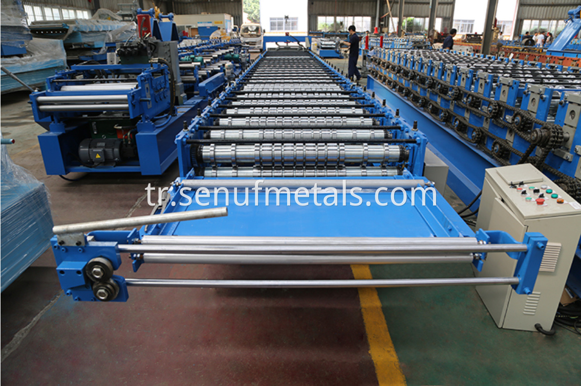 Roller shutter door forming machine (2)